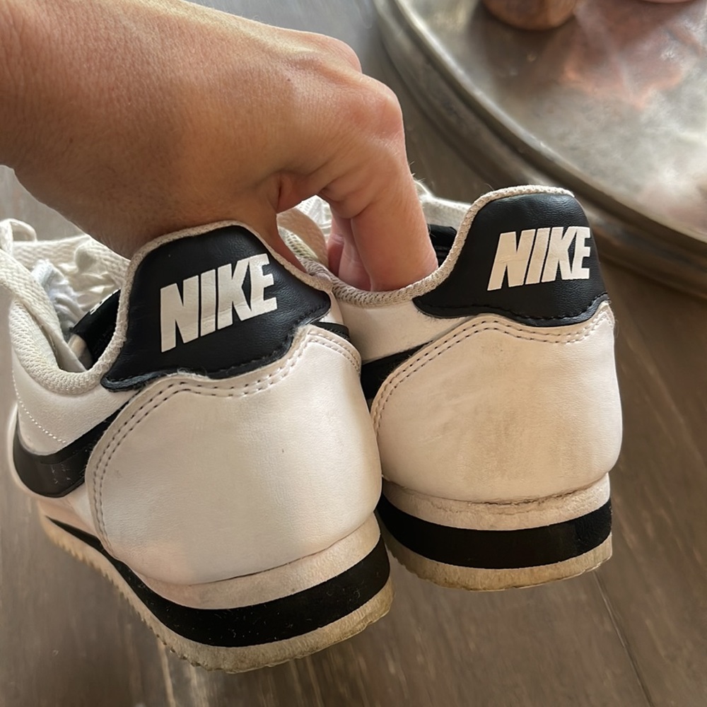 Nike shoe - Picture 3 of 4